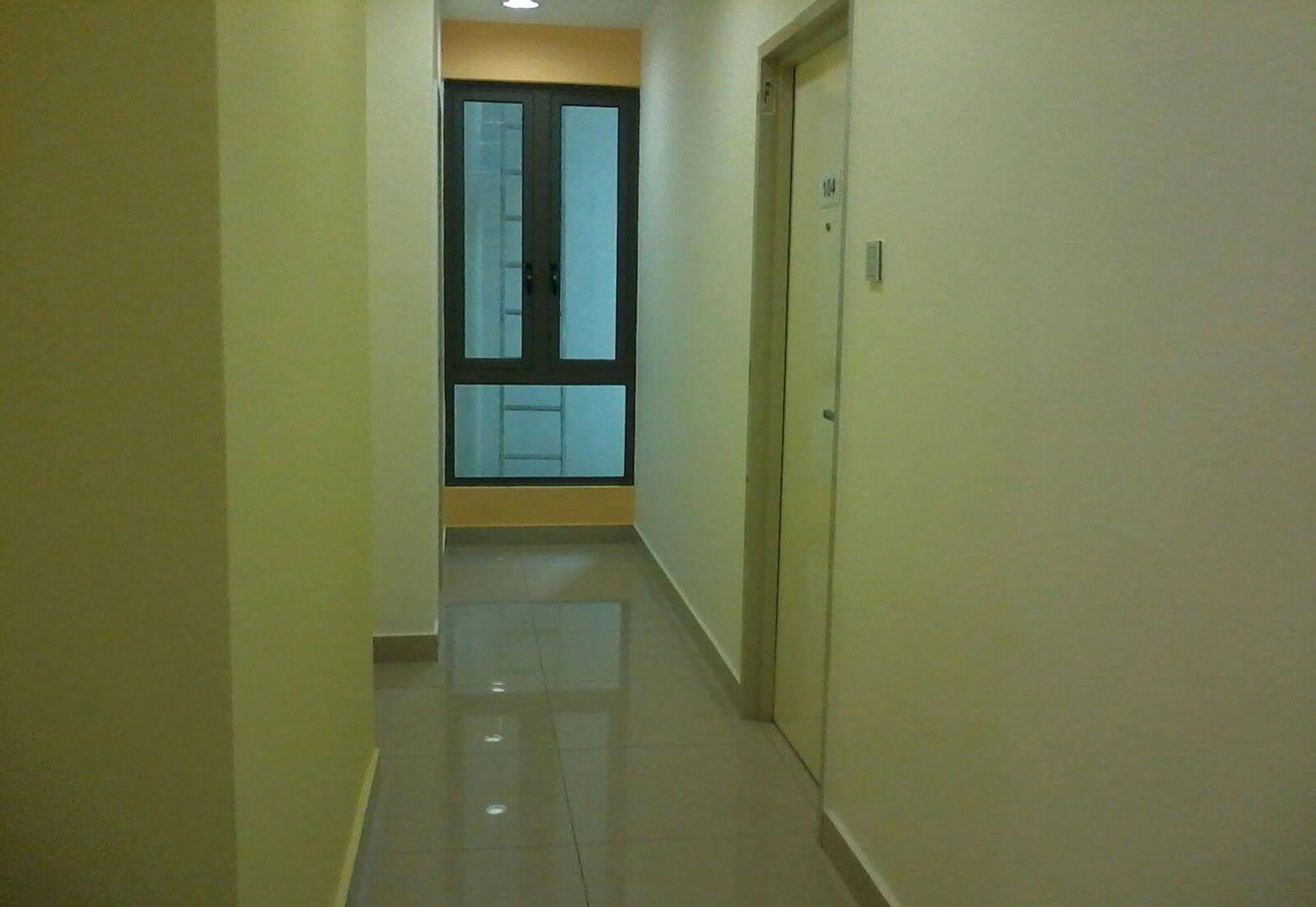 Yy48 Hotel 2 Mins Walk From Masjid Jamek Lrt Station Kuala Lumpur Kültér fotó