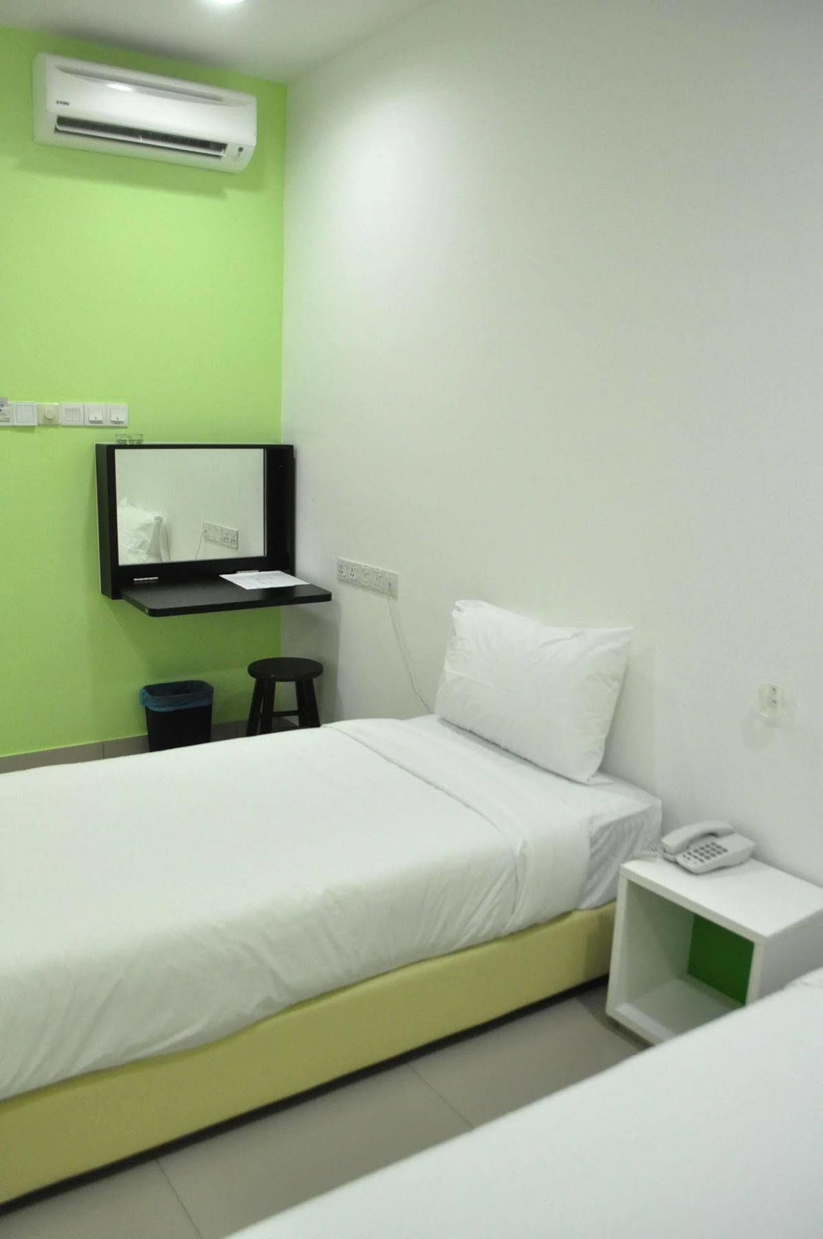 Yy48 Hotel 2 Mins Walk From Masjid Jamek Lrt Station Kuala Lumpur Kültér fotó