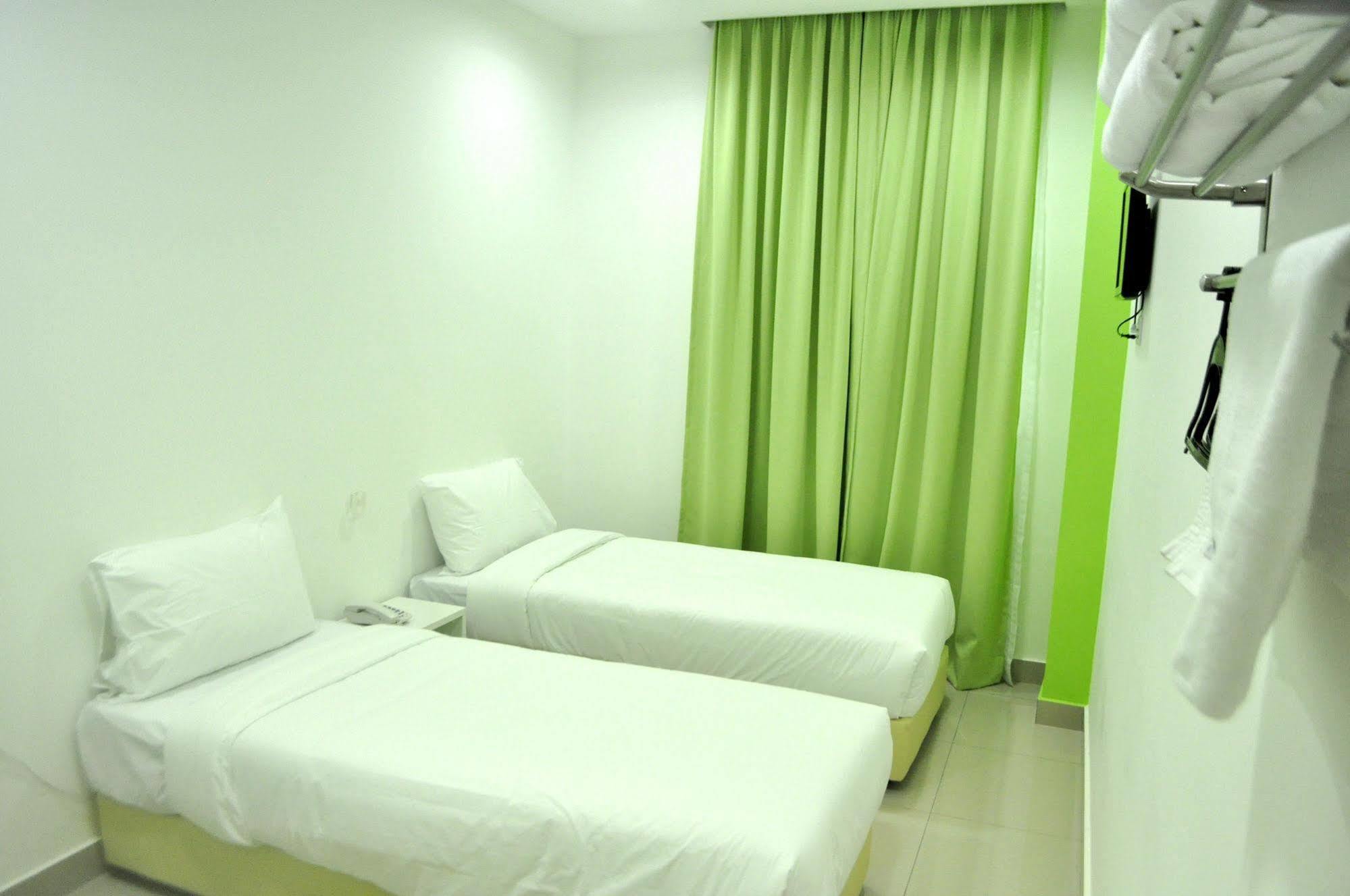 Yy48 Hotel 2 Mins Walk From Masjid Jamek Lrt Station Kuala Lumpur Kültér fotó